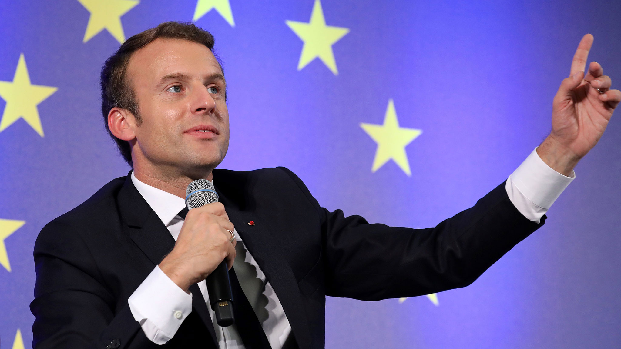 Eu macron. Эммануэль Макрон. President of the European Union. Эммануэль Макрон красивый в молодости. France eu.